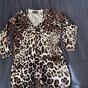 Almost Famous leopard v neck sweater 3/4 sleeves